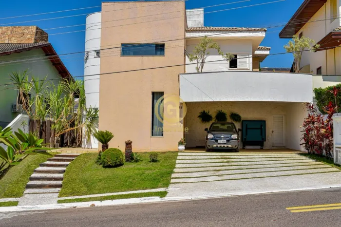OPOTUNIDADE DE VENDA E LOCAÇÃO - CASA DE CONDOMINIO ALTO PADRÃO MODERNA E RENOVADA , COM 8