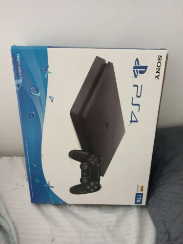 PS4 de 1 TB poucos meses de uso