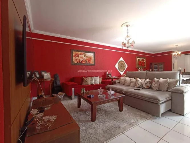 Casa à venda com 3 suítes no bairro Olinda, em Uberaba