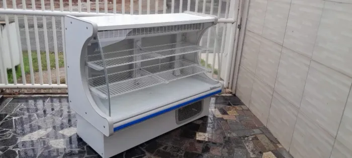 Refrigerador Gelopar Expositor de Bolos bebidas, frios e laticínios 1,40 R$2.980,00