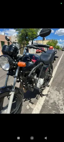 Moto em ótimo estado só o segundo dono