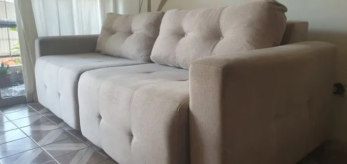 Sofá retrátil de 4 lugares em linho