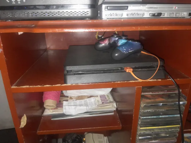 Ps4 com 1 controle + 5 jogos