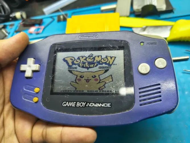Game Boy Advance, em perfeito estado e com capacitores novos.