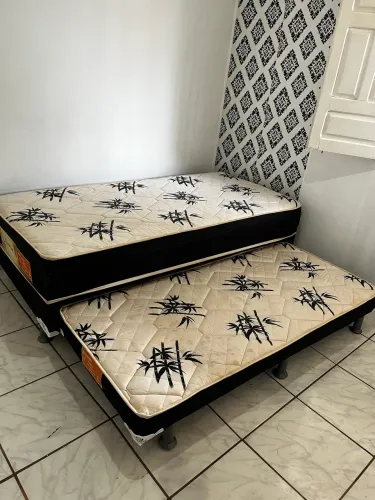Vendo bi cama em perfeito estado de conservação. Perfeita para ganhar espaço no quarto ! 