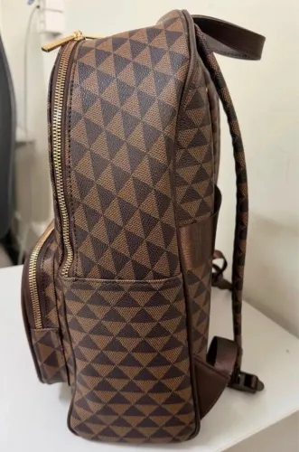 Mochila estampa triângulo