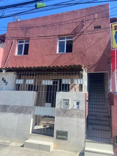 Aluga-se Apartamento 2 quartos,sala com cozinha americana, banheiro e ária de serviço