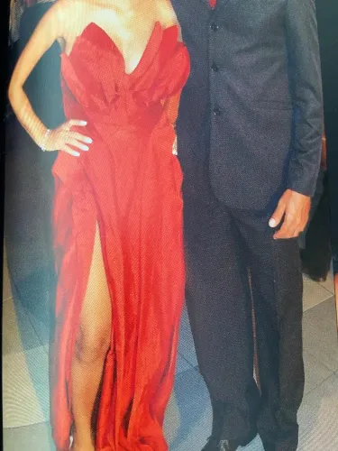 Deslumbrante vestido de festa vermelho - Lua Rabello