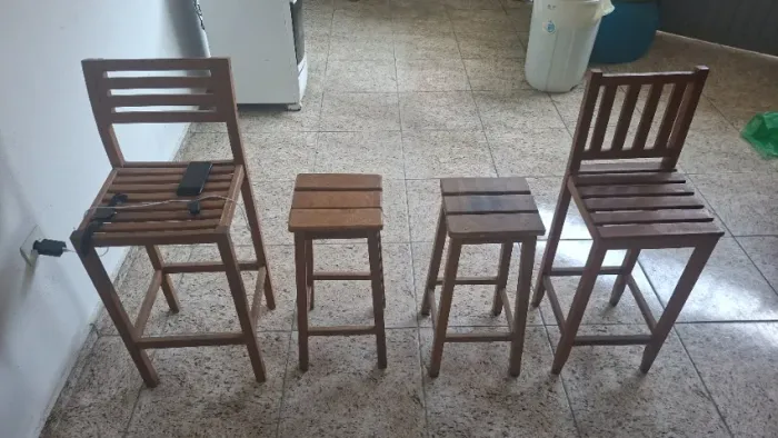 Jogo de Banquetas em Madeira