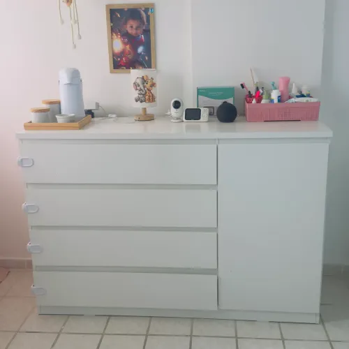 Cômoda Infantil Branca com Porta e 4 Gavetas - Excelente Estado