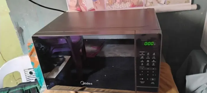 Microondas Midea 20 litros espelhado em perfeito estado