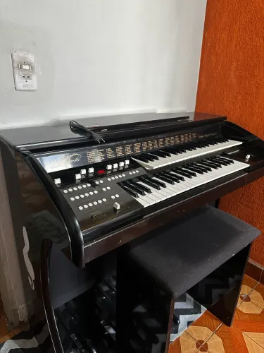 Órgão digital acordes 
