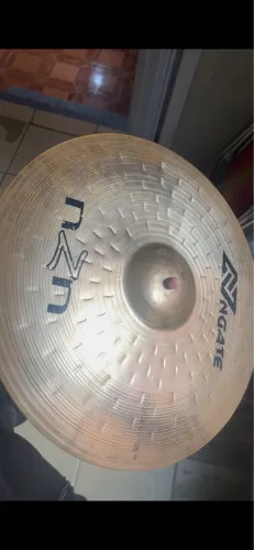 Percussão, crash 18 polegadas, ótimo estado e som brilhoso e limpo