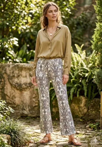 Calça Canal boot cut estampada
