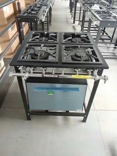 Fogão Industrial 4 Bocas Venâncio com Forno 
