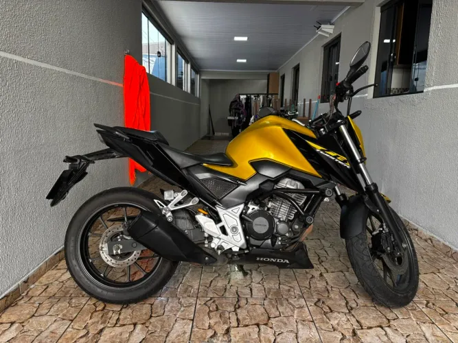 CB twister 300F dourada