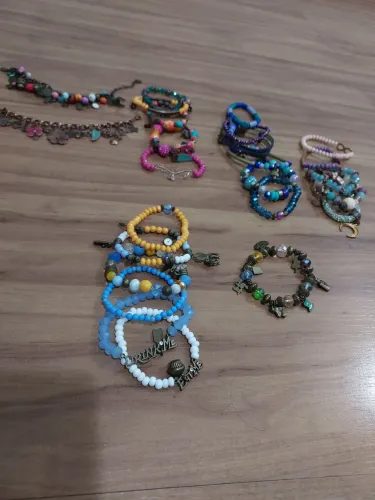 Lote com 25 pulseiras