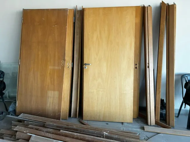 Vendo portas material demolição 