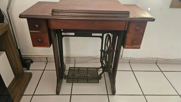 Máquina de Costura Singer