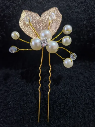 Grampo de cabelo folhas com pérolas 