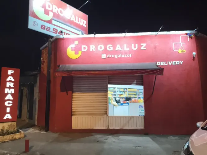 VENDE-SE FARMÁCIA COMPLETA E EQUIPADA - EXCELENTE LOCALIZAÇÃO EM MACEIÓ