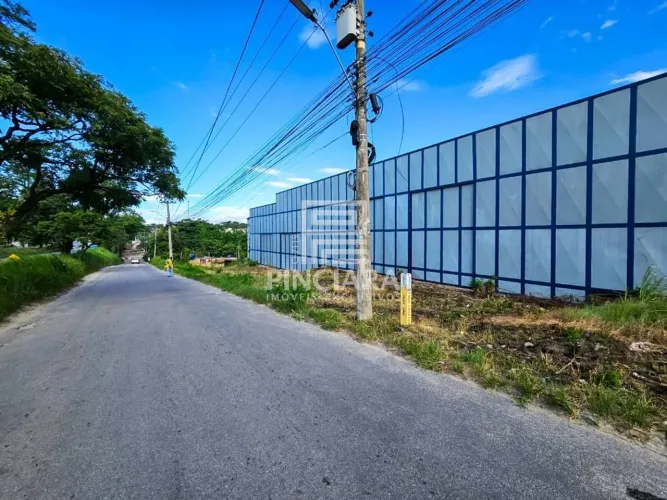 Galpão de 670 m² em Marambaia, São Gonçalo/RJ - Alugue por R$ 8.000/mês + taxas