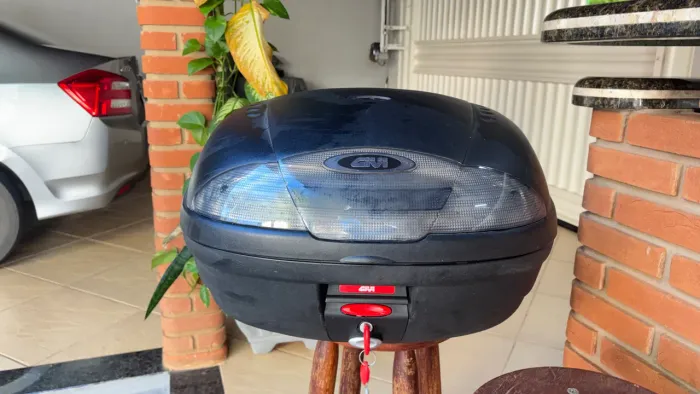 Baú de moto GIVI NOVÍSSIMO PARA SAIR HOJE ?