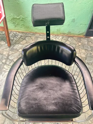 Cadeira para salão e barbearia muito resistente (NÃO ACEITO PROPOSTA)