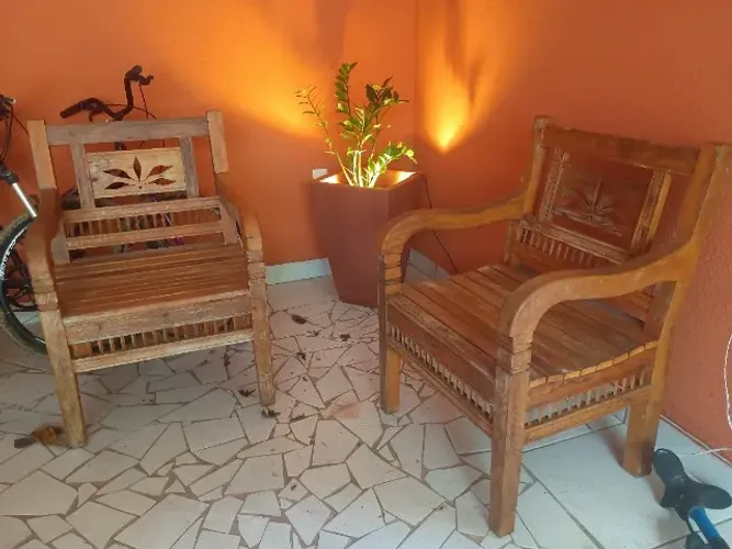 Conjunto de poltronas de madeira rustica