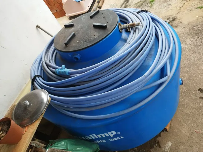 Vendo caixa dagua em ótimo estado 1000 litros ia por na chácara mas vendi...