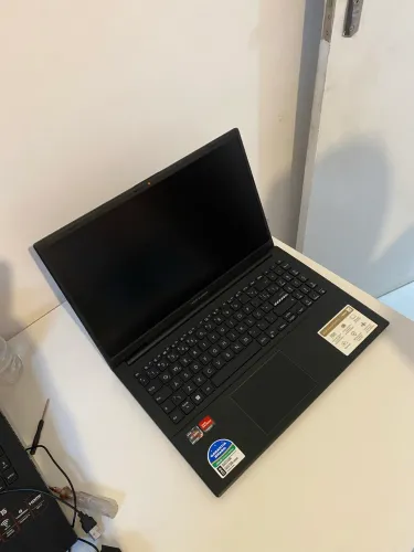 Asus vivobook GO 15 | 1 TB SSD | 8 GB ram | Ryzen 5 7520U.