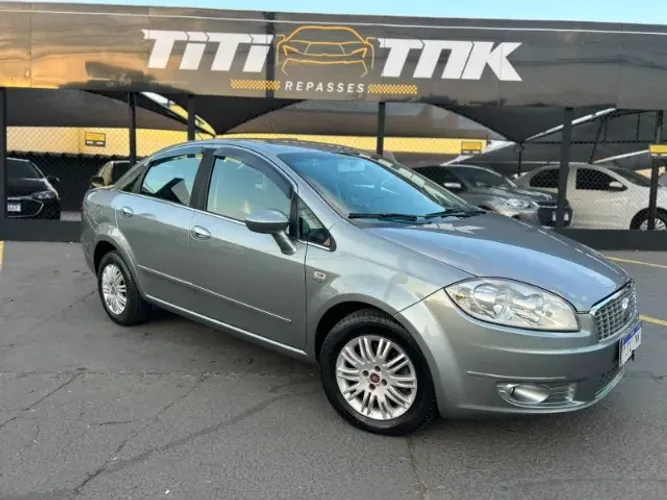 Fiat Linea Essence 1.8 Flex 16V 4P 2013