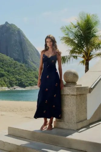 Vestido Cetim Bordado Morango - Farm Rio Alto Inverno 26