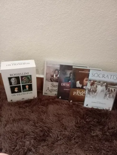 caixa e os DVDs da Coleção Os Filósofos de Rossellini