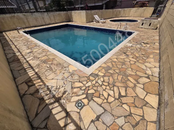 Casa à Venda em Condomínio Fechado Totalmente Reformado e Pronto para Morar