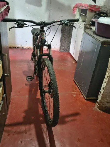 Vendo bicicleta aro 29 de passeio - em um bom estado aceito ofertas