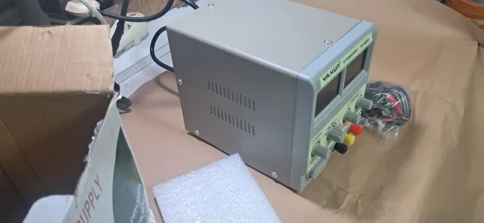 Fonte eletronica assimetrica de bancada 1.5v a 15v YAXUN 220V