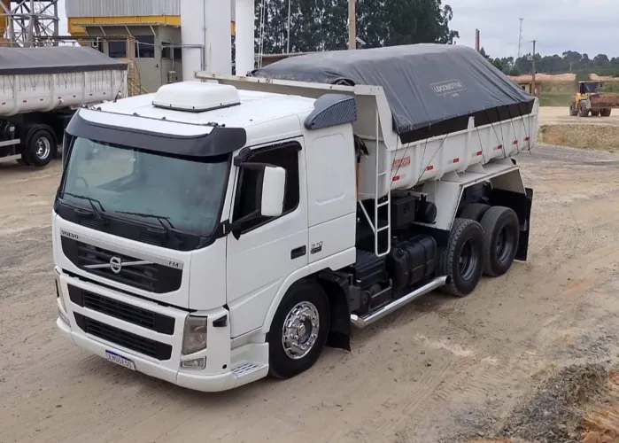 Caminhão Truck caçamba basculante
