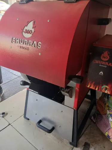 Churrasqueira de frango . Espetinho .
