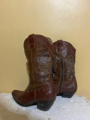 Bota de couro de avestruz