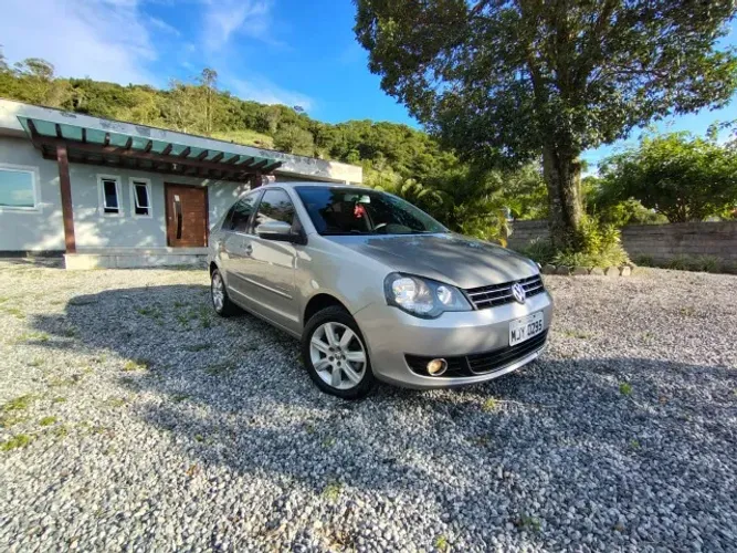 Volkswagen Polo Sed. Comfort. 1.6 MI Tot. Flex 8V 2013