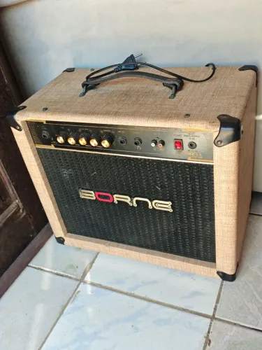 Caixa amplificadora Borne Vorax 1050
