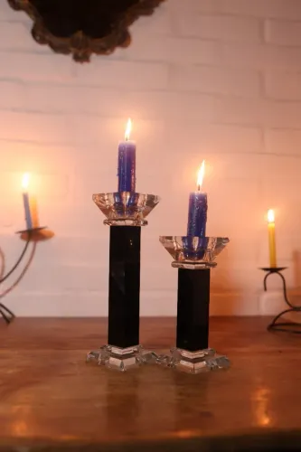 par de castiçais em cristal trabalhado com algumas varias imperceptiveis decoração antigo