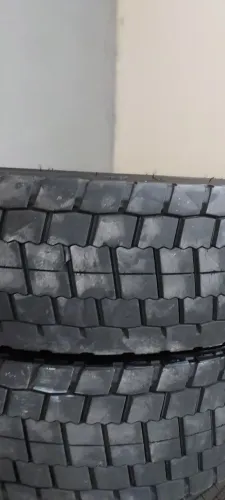 Pneu 215/75 r17,5 para caminhão 3/4