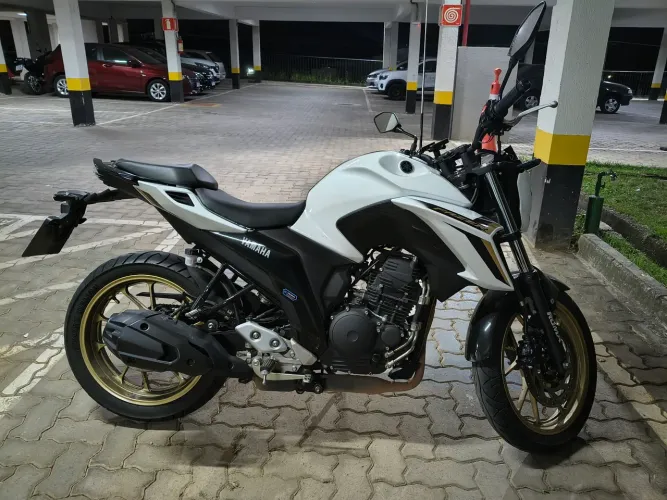 Moto FZ25 250 Cilindradas 