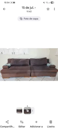 Sofá 3 Lugares Suede Marrom + Esteiras Porta-Copos (Preço de Desapego)