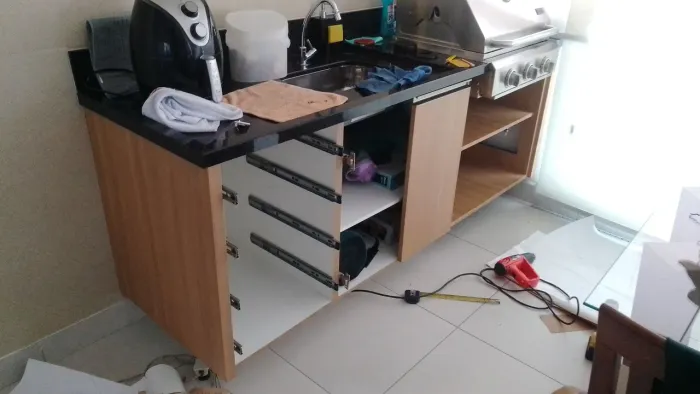 Adesivagem e envelopamento de moveis