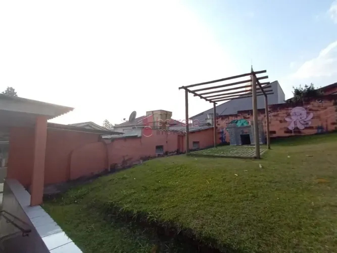 IMÓVEL COM 10 SALAS, PARQUE GRAMADO E 4 VAGAS - PRÓXIMO AO CENTRO DE JUNDIAI/SP