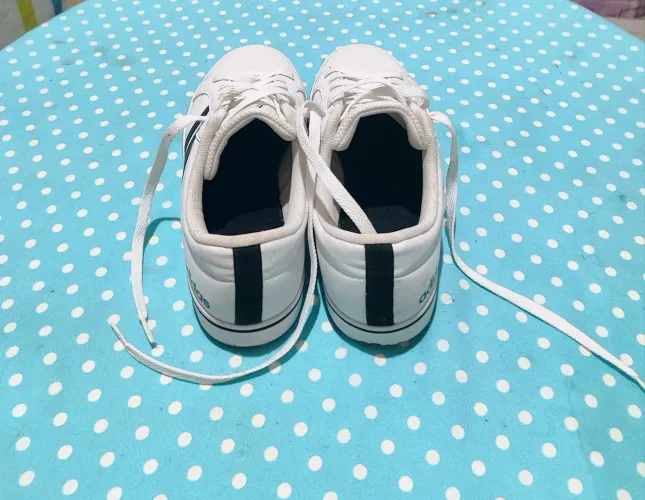 Vendo tênis Adidas original branco semi novo de pontuação 41/42