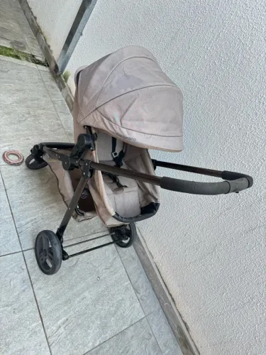 Carrinho de Bebê Galzerano Bege - 700 reais